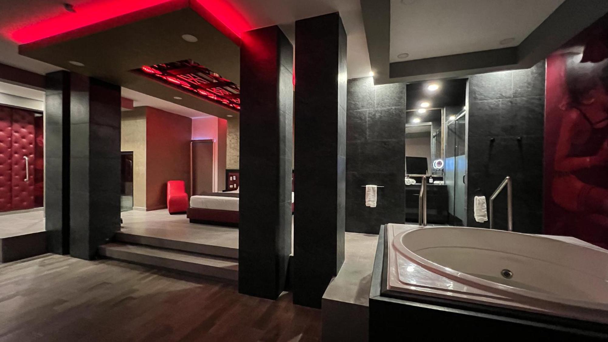 Motel Boutique Qatro เอนเซนาดา ภายนอก รูปภาพ