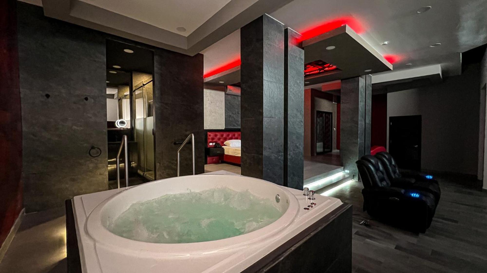 Motel Boutique Qatro เอนเซนาดา ภายนอก รูปภาพ