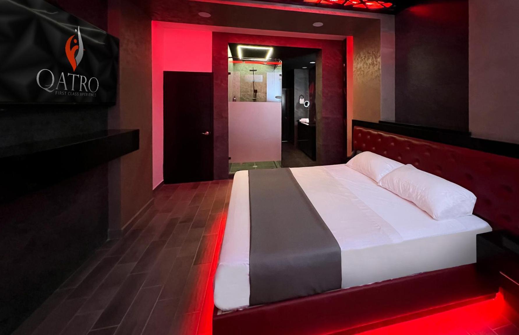 Motel Boutique Qatro เอนเซนาดา ภายนอก รูปภาพ