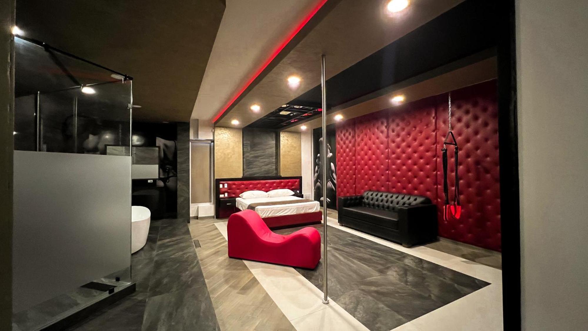 Motel Boutique Qatro เอนเซนาดา ภายนอก รูปภาพ